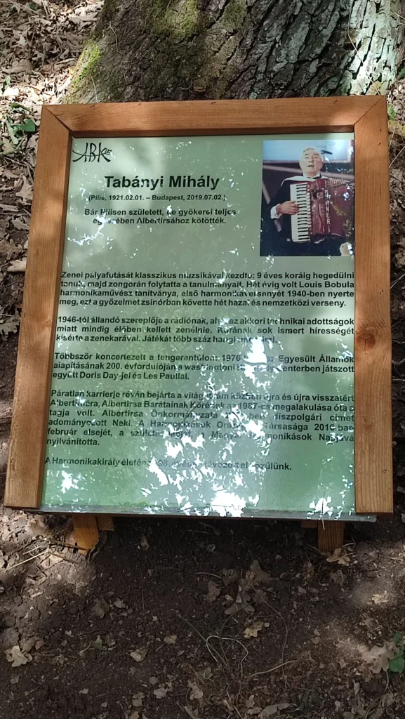 Emléktábla Tabányi Mihály fája előtt