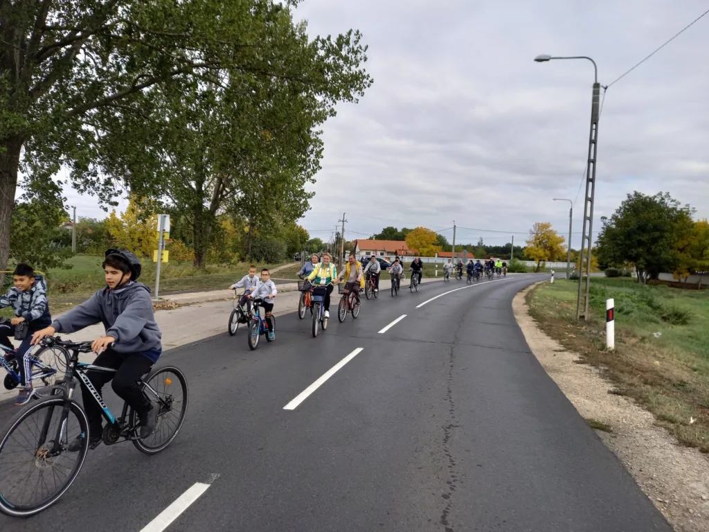 Lusta vasárnap 2025 - tömeg a Pesti úton II.