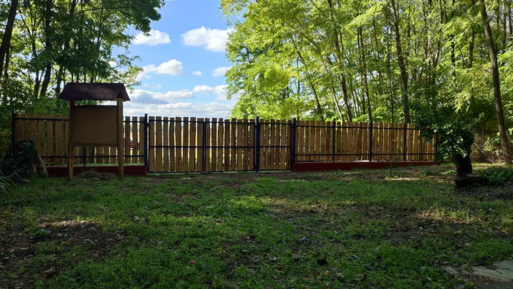 Bemutatóház kerítés belülről